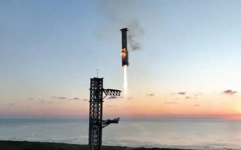 Captura Inédita em Pleno Ar do Maior Foguete da História-1